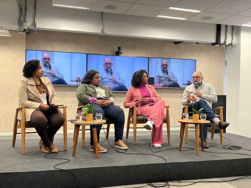 Ricardo Henriques (à direita) participa do painel sobre democracia 